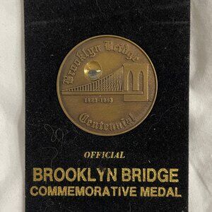 Vtg 1883-1983 Brooklyn Bridge Centennial Medal w/ Piece of Bridge Embedded